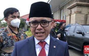 Foto Menpan-RB Abdullah Azwar Anas mengatakan pihaknya batal memberhentikan massal tenaga honorer pada 2023 (dok: CNN Indonesia).