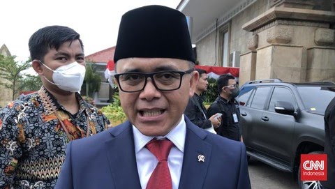 Foto Menpan-RB Abdullah Azwar Anas mengatakan pihaknya batal memberhentikan massal tenaga honorer pada 2023 (dok: CNN Indonesia).