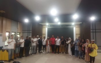 Foto : Tim Relawan Peduli Fatonah bersama Kasat Reskrim dan Kasat Intelkam Polres Dumai.