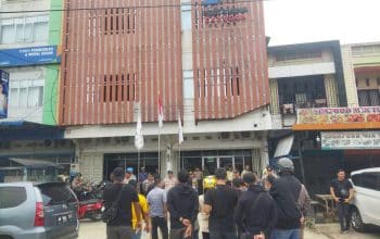 Foto : Aksi hari kedua FAP Tekal dalam aksi penyampaian pendapat di muka umum yang berlokasi di Kantor PT. PGN Dumai.
