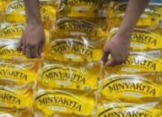 Foto : Minyak makan merek Minyakita dalam bentuk kemasan plastik.