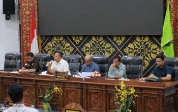 Foto : Anggota Komisi I DPRD Kota Dumai sebagai pimpinan rapat.